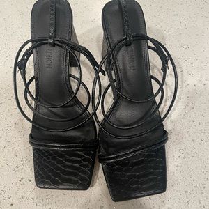 New York and company black block strappy heel